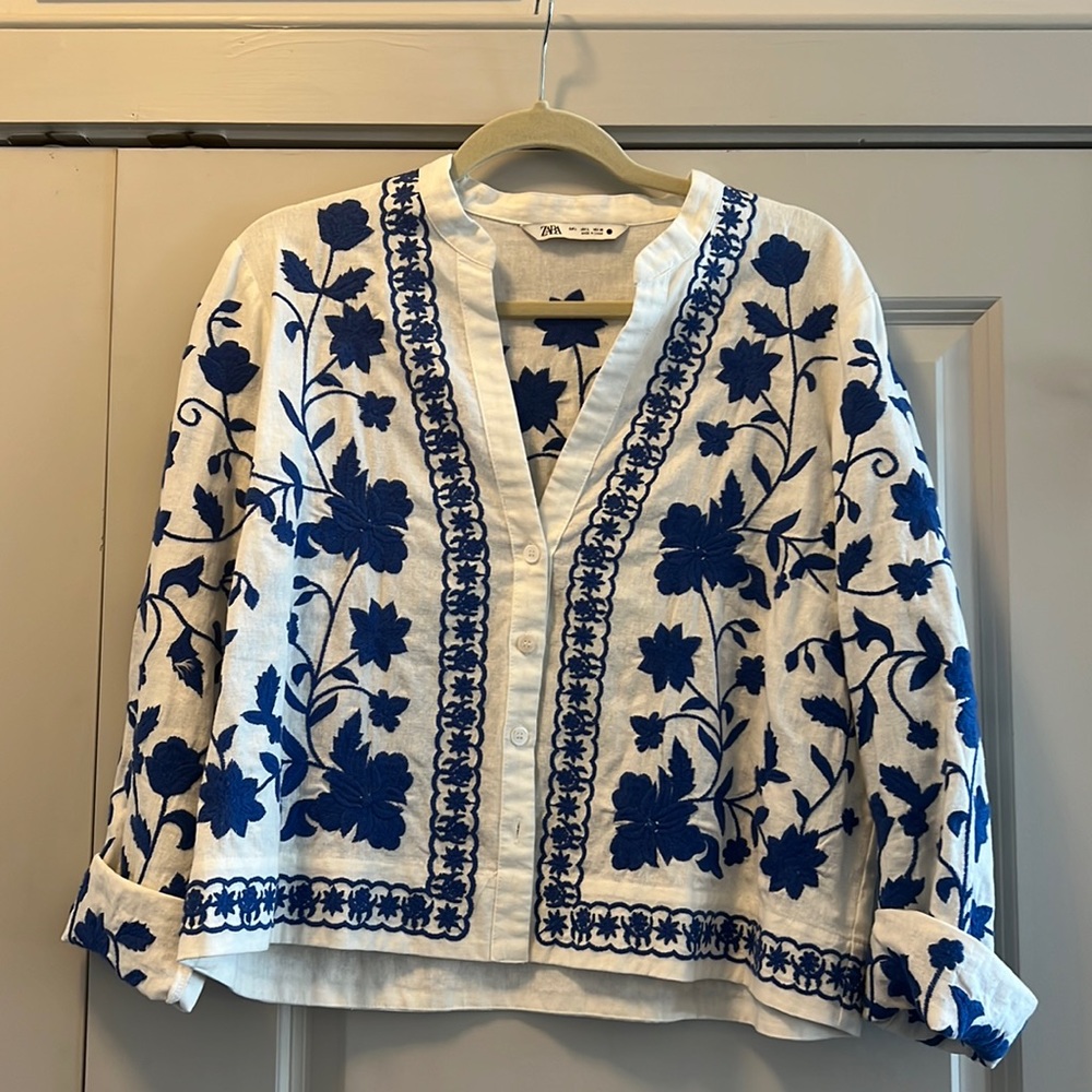 Long sleeve linen blue and white floral blouse